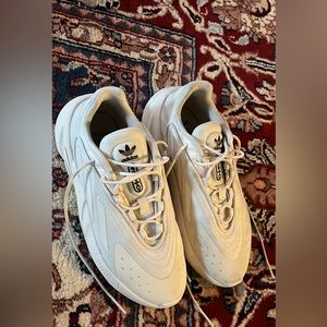 Adidas Sneakers